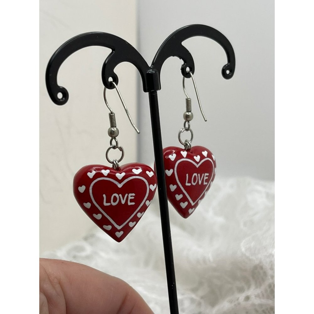 Red / White Lightweight Love Heart Earrings - Picture 6 of 10